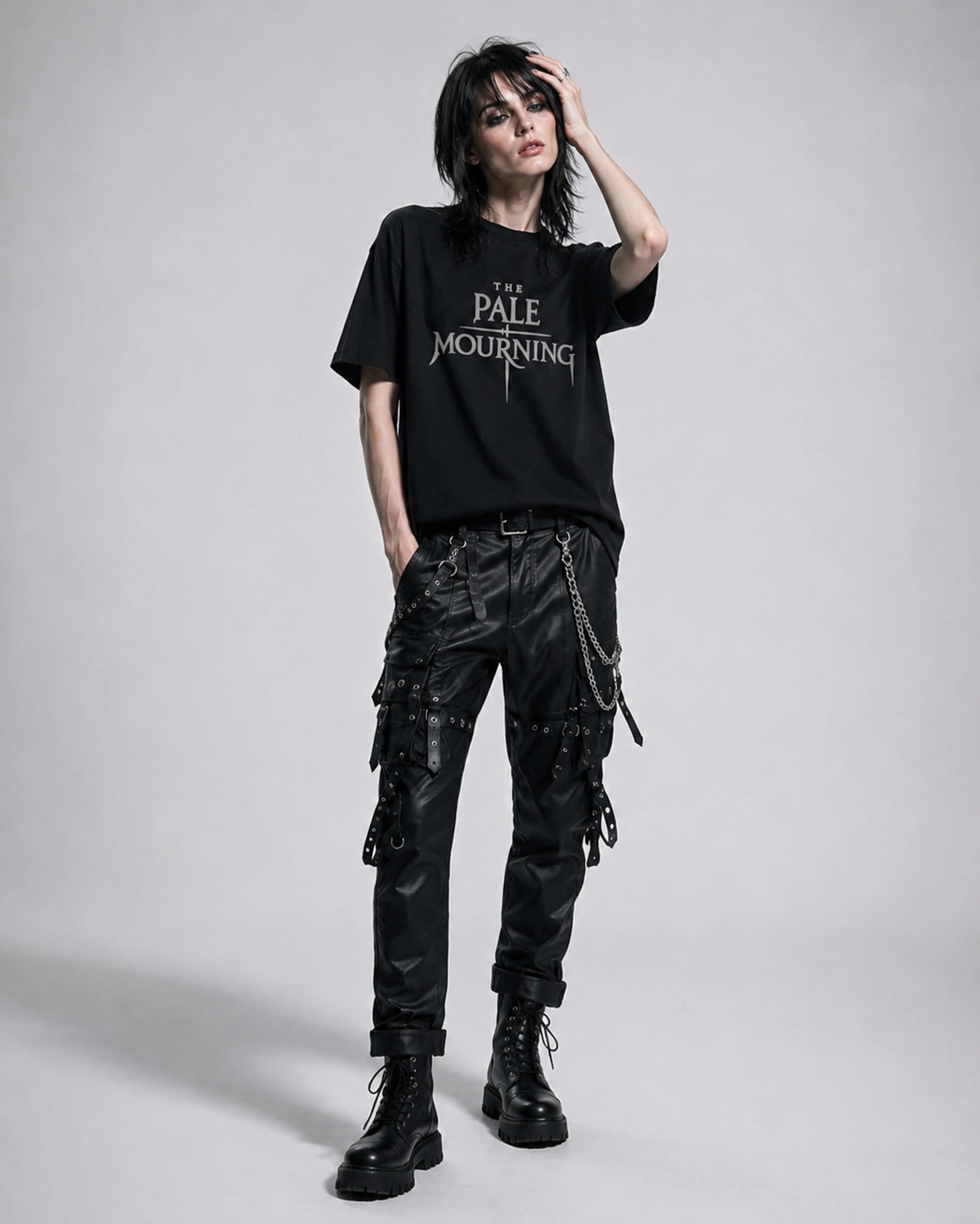 The Pale Mourning | T-Shirt: female model, three-quarter view